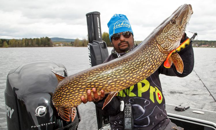 Picture of Fishing in the Middle of Sweden hat